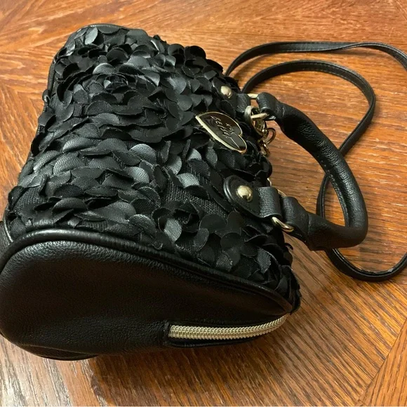 Adorable Betsy Johnson Frilly Black 🌹 Petal Heart Silver Hardware & Chain bag! - Picture 7 of 16